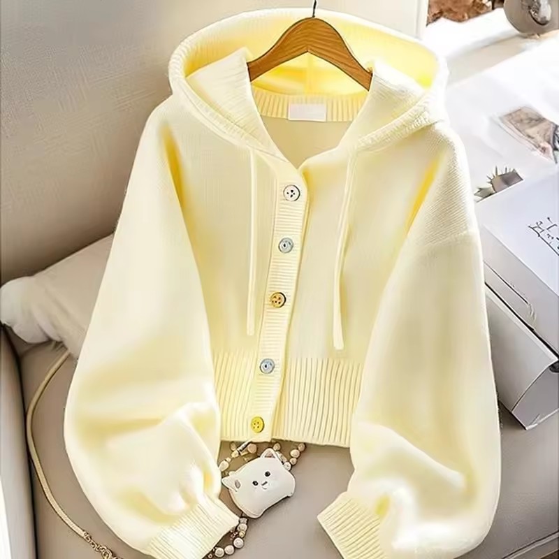 Modny damski sweter z kapturem – Yellow Winter Clothing recenzja i cena