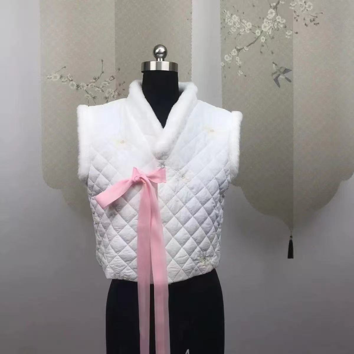 Zimowa kamizelka Hanbok damska – Winter Clothing Looks recenzja i cena
